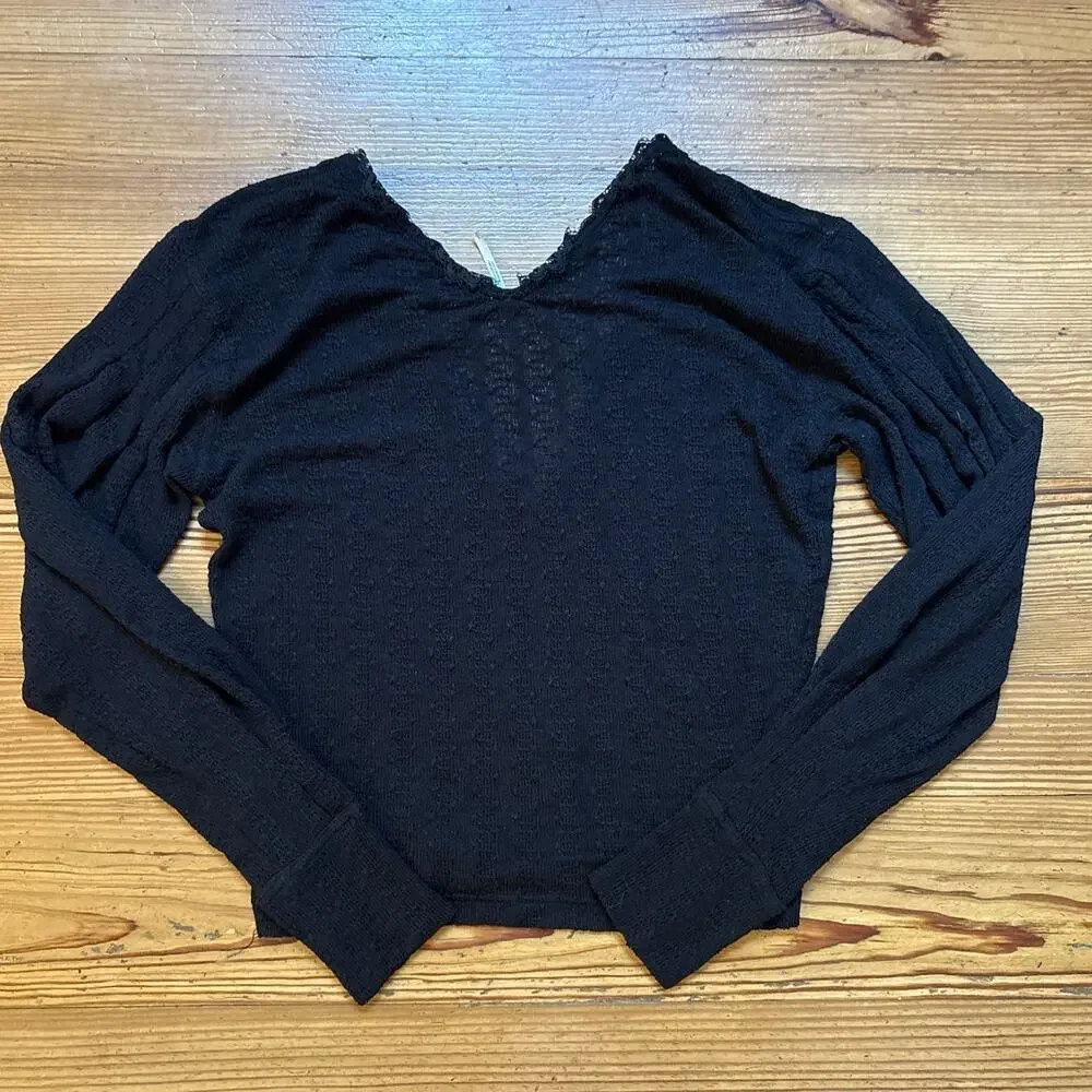 Free‎ People black lace oversized cropped long sleeve shirt SIZE S
